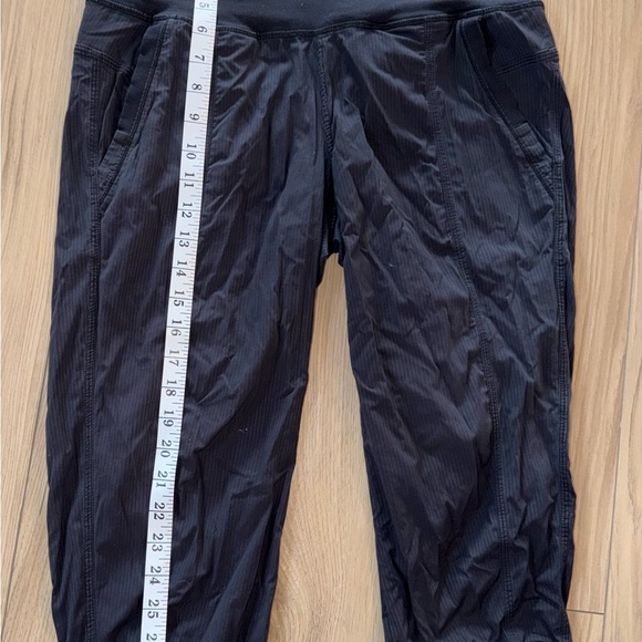 lululemon athletica Black Capris Jogger Rib Cuff - Picture 5 of 6